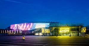 De kleurrijke gevel van Rotterdam's AHOY arena, de locatie voor de optredens van het Eurovision Song Festival 2020 