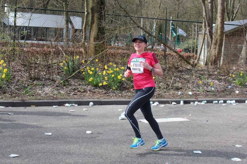 Chantal in 2013 tijdens haar eerste marathon